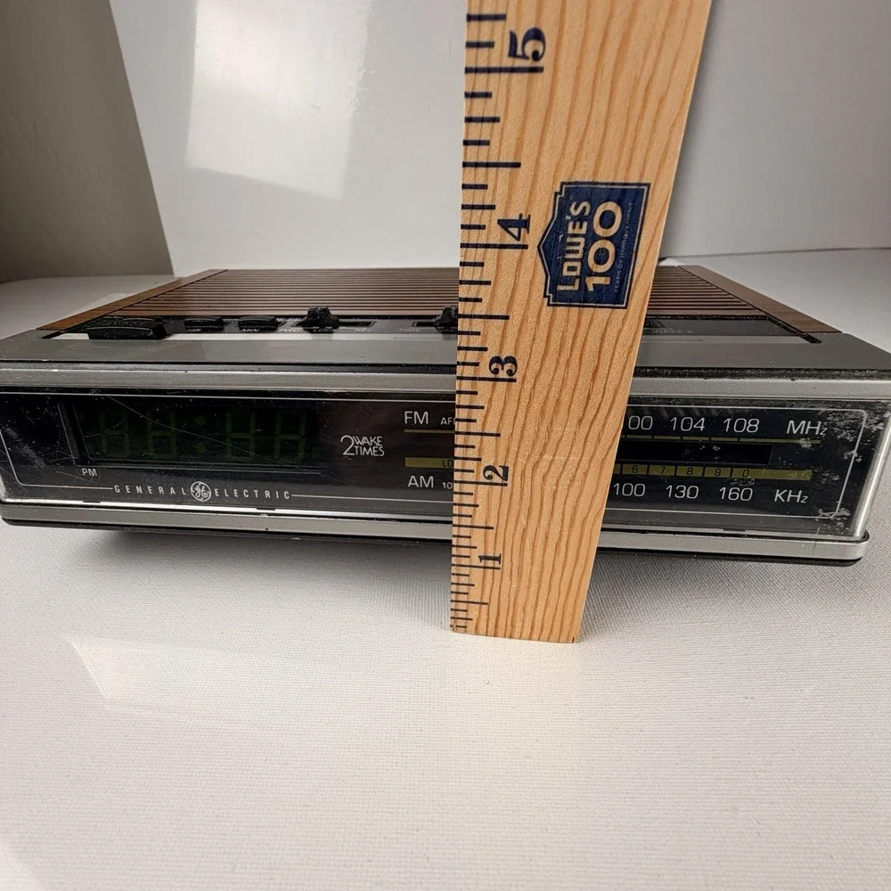 Vintage General Electric Faux Woodgrain Digital Alarm Clock Radio 74675A WORKING